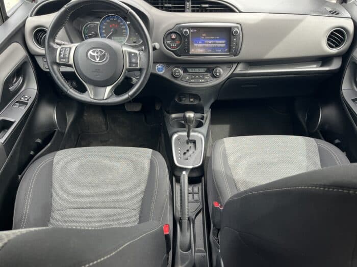 Toyota Yaris 1.5 Hybrid Dynamic - Image 13