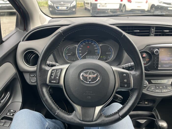 Toyota Yaris 1.5 Hybrid Dynamic - Image 19