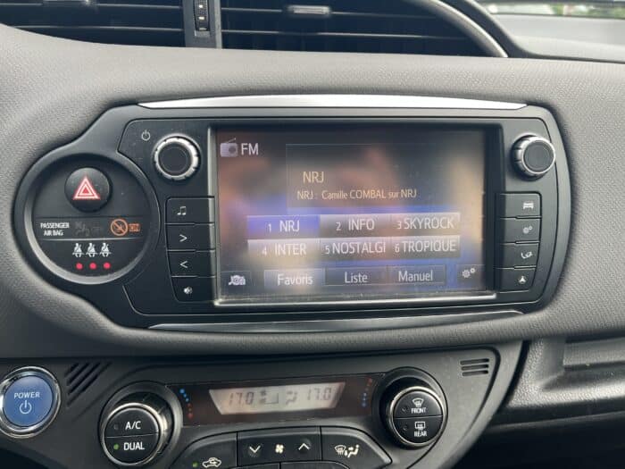 Toyota Yaris 1.5 Hybrid Dynamic - Image 21