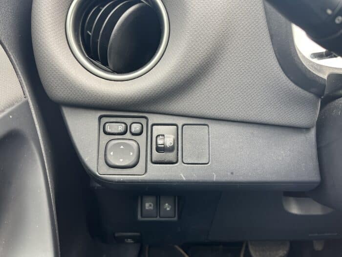 Toyota Yaris 1.5 Hybrid Dynamic - Image 28