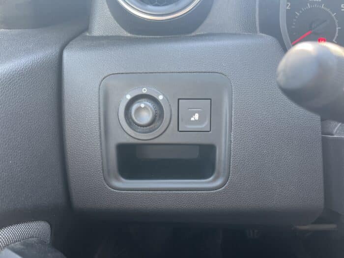 Dacia Duster SL Techroad Blue dCi 115 4x2 - Image 30