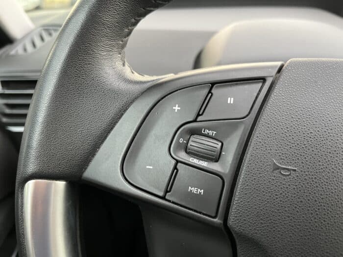 Citroen C4 Picasso Confort e-HDi 115 - Image 29