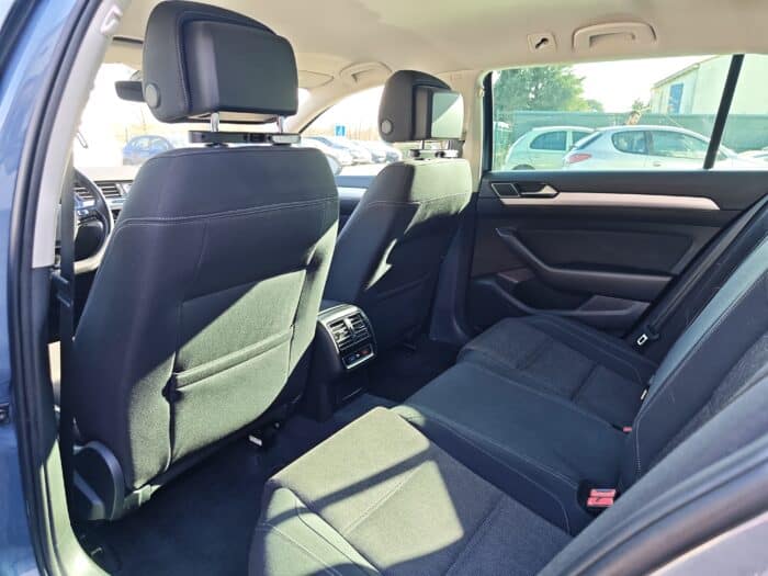 Volkswagen Passat Confortline SW 2.0 TDI 150 BMT DSG7 - Image 11