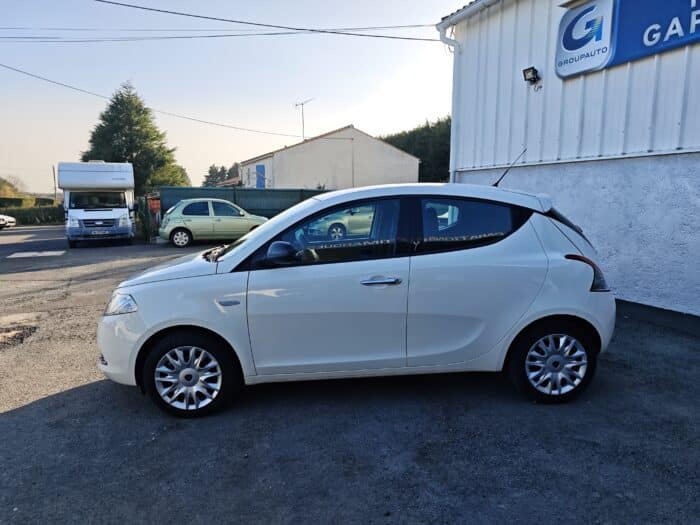 Lancia Ypsilon 5 portes 1.2 8v Gold Stop&Start 5p - Image 4