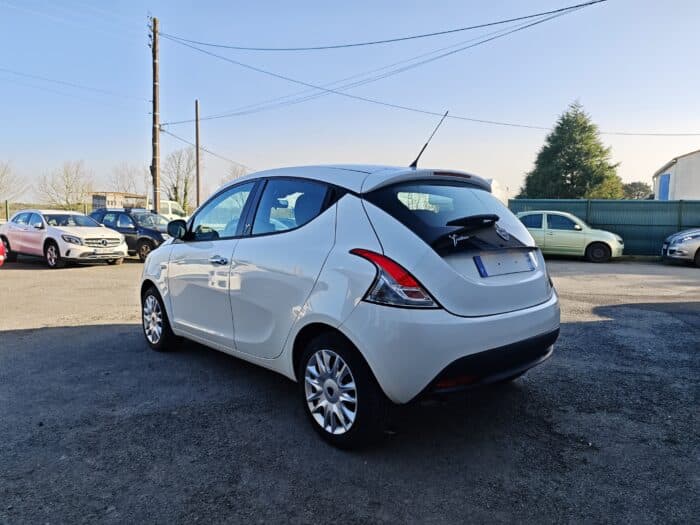 Lancia Ypsilon 5 portes 1.2 8v Gold Stop&Start 5p - Image 5