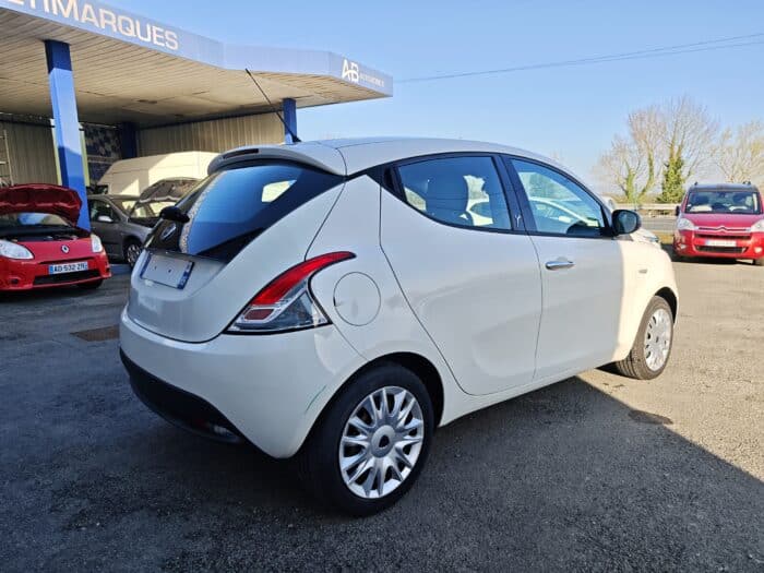 Lancia Ypsilon 5 portes 1.2 8v Gold Stop&Start 5p - Image 7