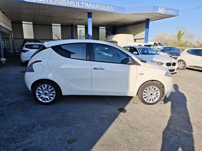 Lancia Ypsilon 5 portes 1.2 8v Gold Stop&Start 5p - Image 8