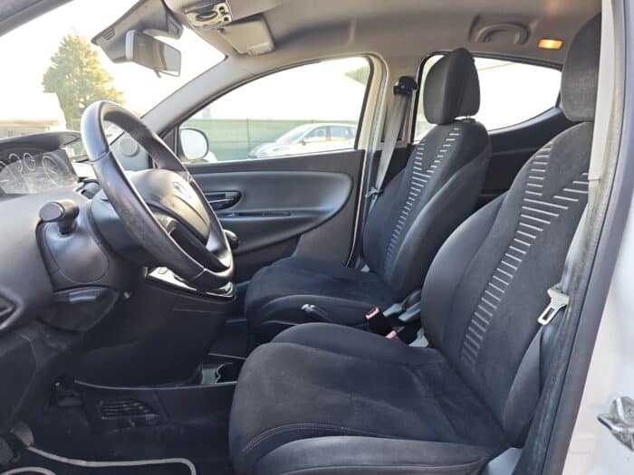 Lancia Ypsilon 5 portes 1.2 8v Gold Stop&Start 5p - Image 10