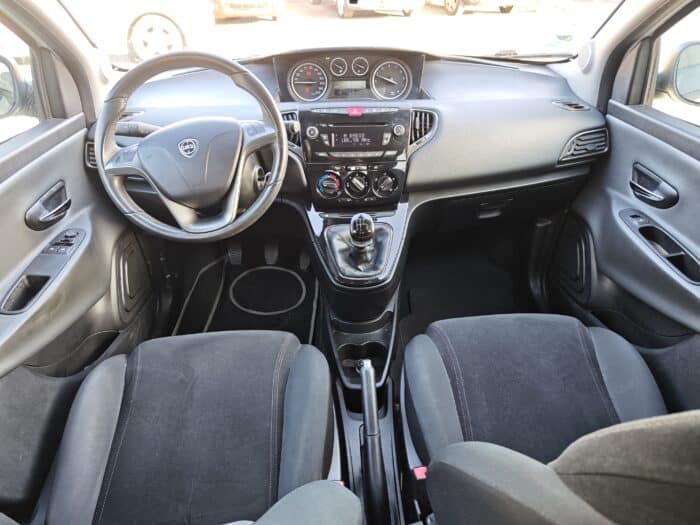 Lancia Ypsilon 5 portes 1.2 8v Gold Stop&Start 5p - Image 13