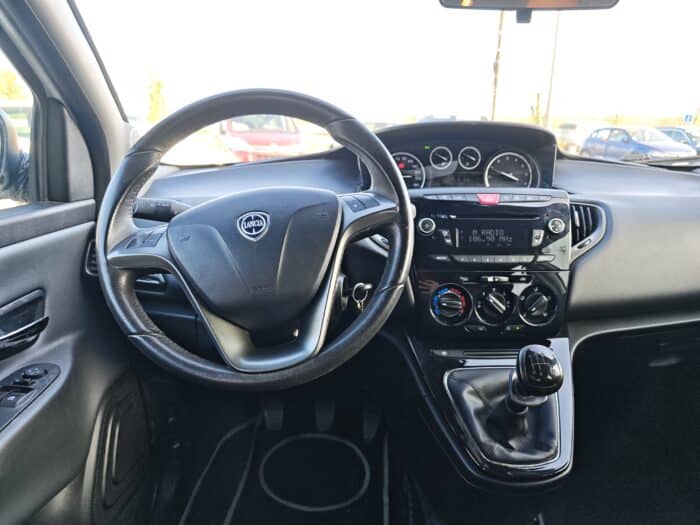 Lancia Ypsilon 5 portes 1.2 8v Gold Stop&Start 5p - Image 14