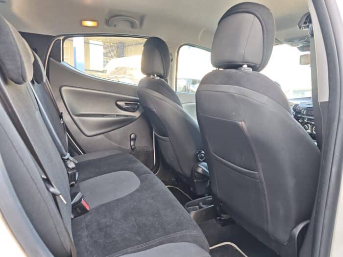 Lancia Ypsilon 5 portes 1.2 8v Gold Stop&Start 5p - Image 15