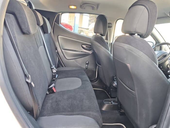 Lancia Ypsilon 5 portes 1.2 8v Gold Stop&Start 5p - Image 16