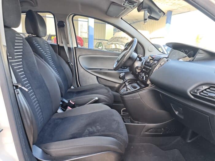 Lancia Ypsilon 5 portes 1.2 8v Gold Stop&Start 5p - Image 18