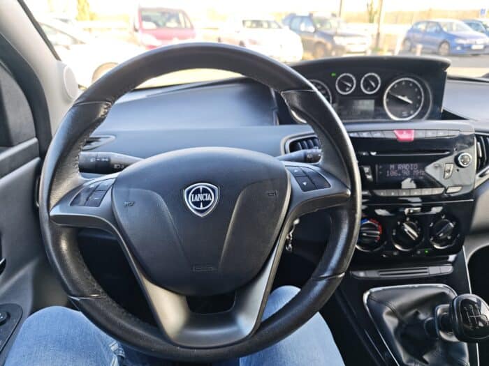 Lancia Ypsilon 5 portes 1.2 8v Gold Stop&Start 5p - Image 19