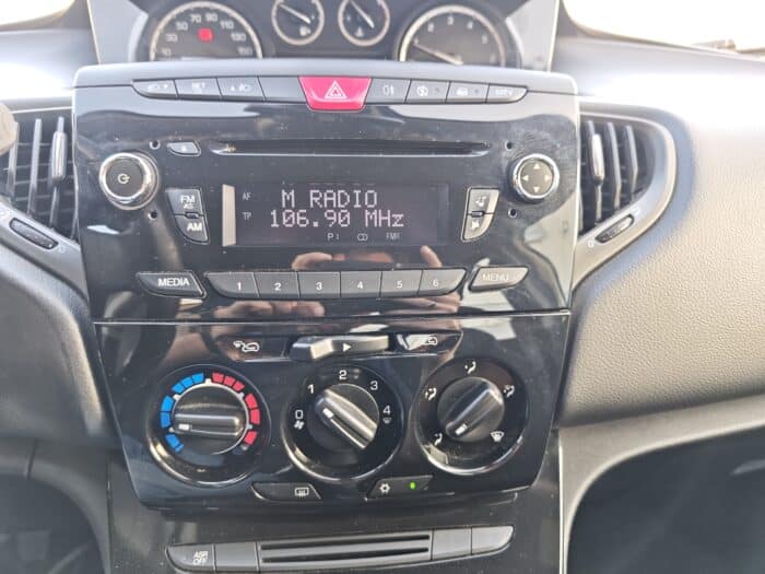 Lancia Ypsilon 5 portes 1.2 8v Gold Stop&Start 5p - Image 21