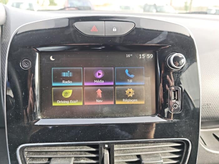 Renault Clio 4 dCi 90 E6C Business - Image 20