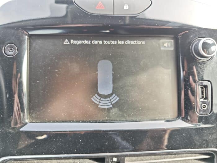 Renault Clio 4 dCi 90 E6C Business - Image 24