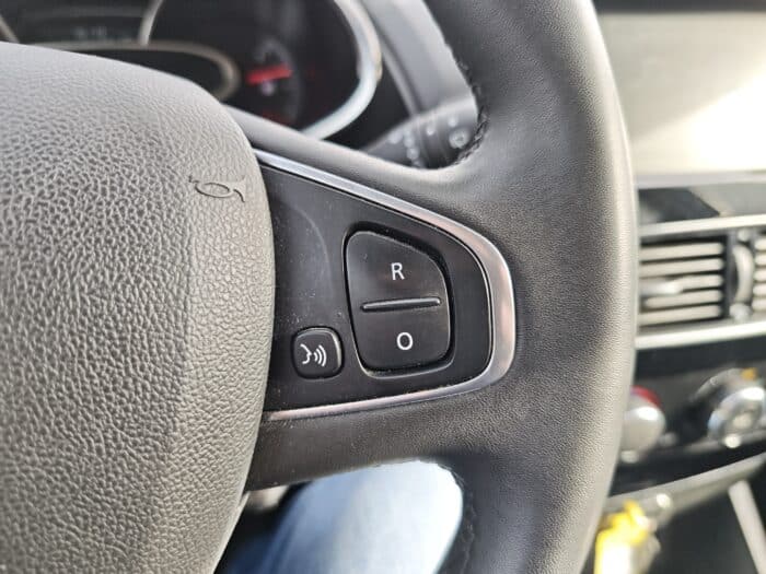 Renault Clio 4 dCi 90 E6C Business - Image 25