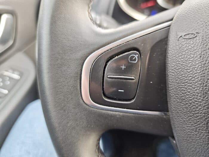 Renault Clio 4 dCi 90 E6C Business - Image 26