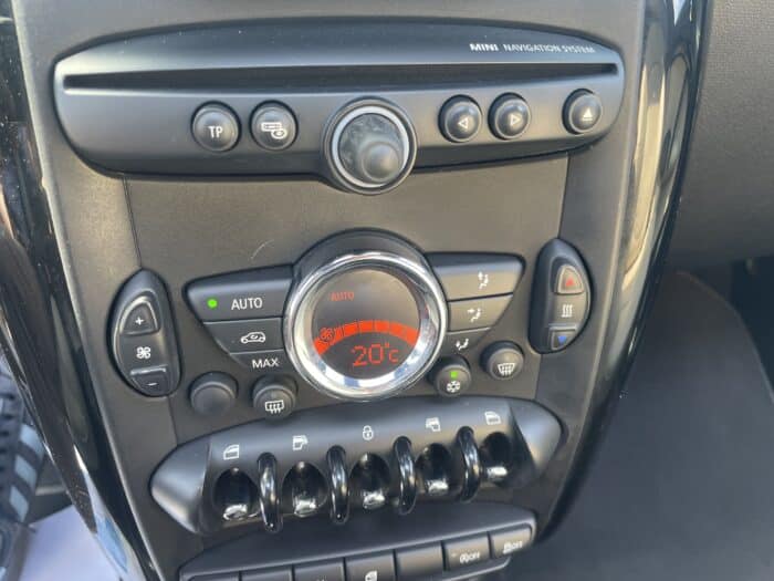 Mini Countryman 1.6i 122ch Cooper Pack Chili - Image 12