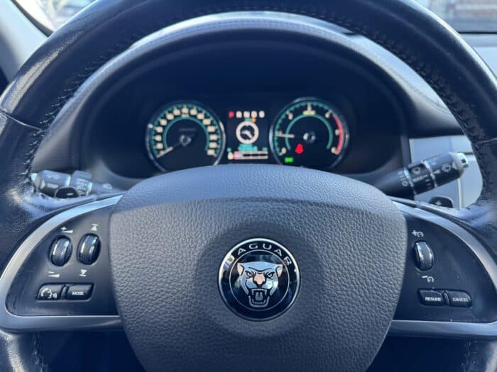 Jaguar XF 2.2 D 163 R SPORT - Image 3