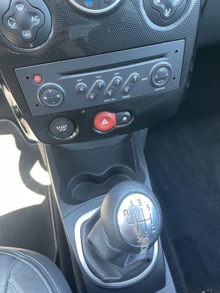 Renault CLIO 3 2.0L 197CH RS PACK LUXE 3 PORTES - Image 12