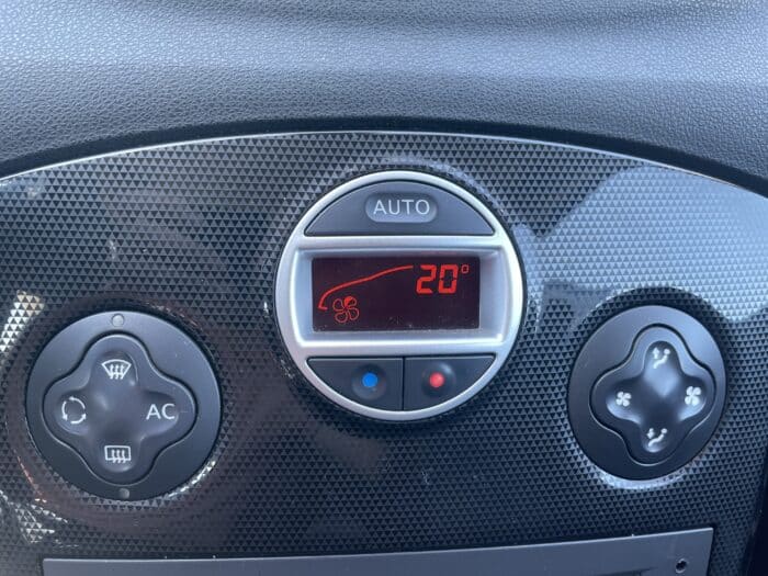 Renault CLIO 3 2.0L 197CH RS PACK LUXE 3 PORTES - Image 17