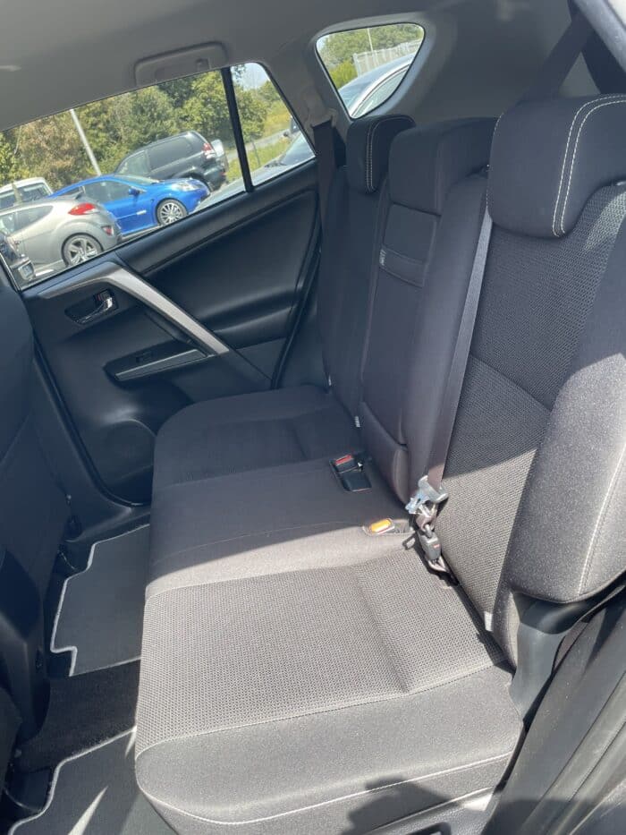 Toyota RAV4 Phase 2 197ch Hybride Dynmaic Boite auto - Image 10