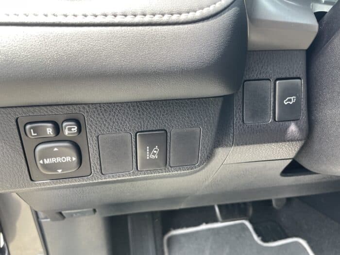 Toyota RAV4 Phase 2 197ch Hybride Dynmaic Boite auto - Image 17