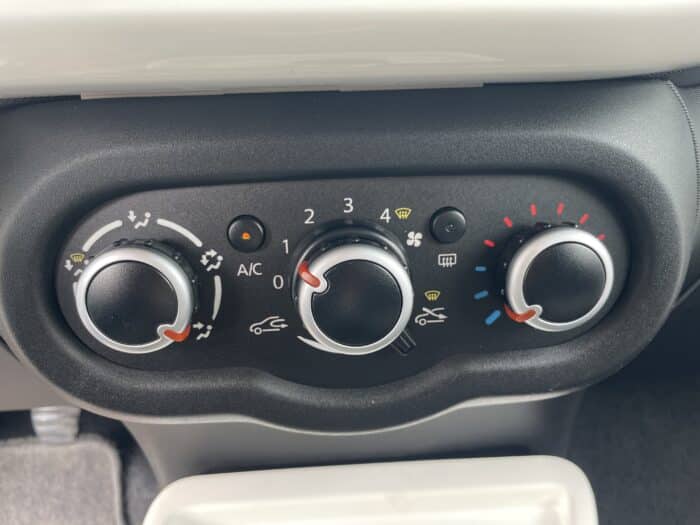 Renault Twingo 3 TCE 90CH INTENS 5 Portes - Image 14