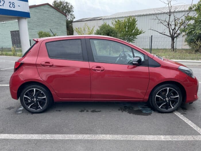 Toyota Yaris 1.3 VVTI 100ch Design Boite Automatique 5 Portes - Image 3