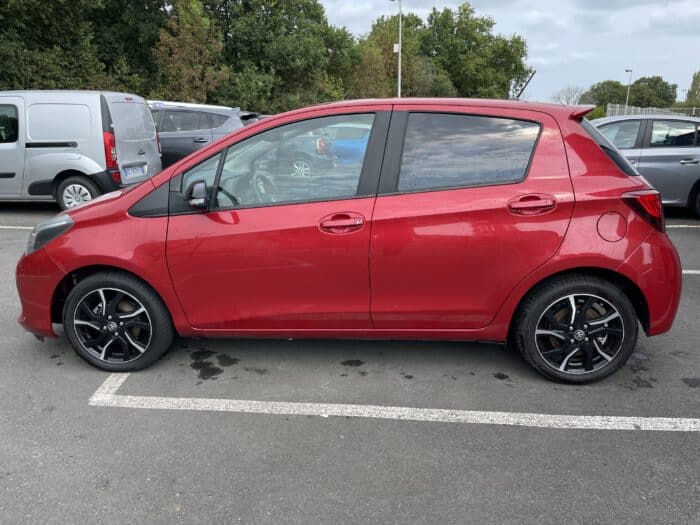 Toyota Yaris 1.3 VVTI 100ch Design Boite Automatique 5 Portes - Image 6