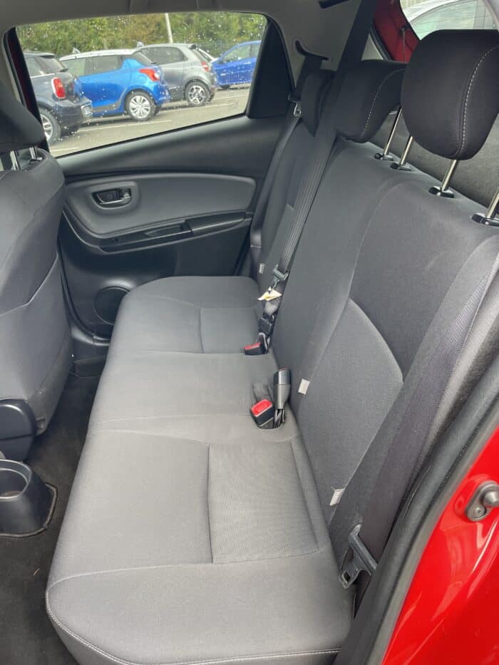 Toyota Yaris 1.3 VVTI 100ch Design Boite Automatique 5 Portes - Image 8