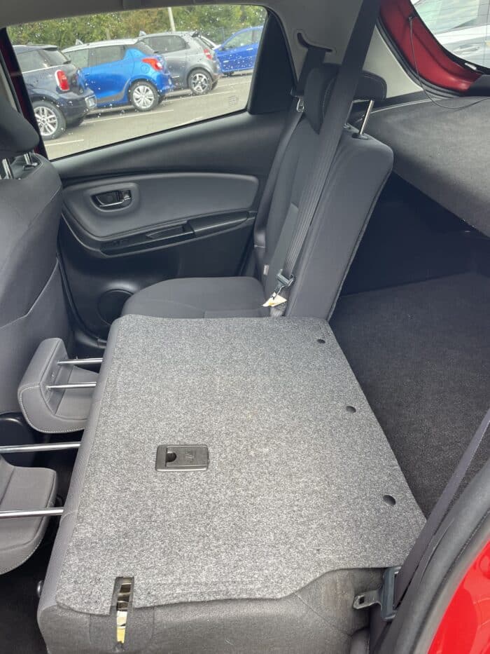 Toyota Yaris 1.3 VVTI 100ch Design Boite Automatique 5 Portes - Image 9