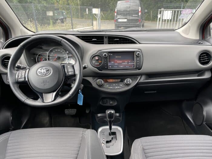Toyota Yaris 1.3 VVTI 100ch Design Boite Automatique 5 Portes - Image 10