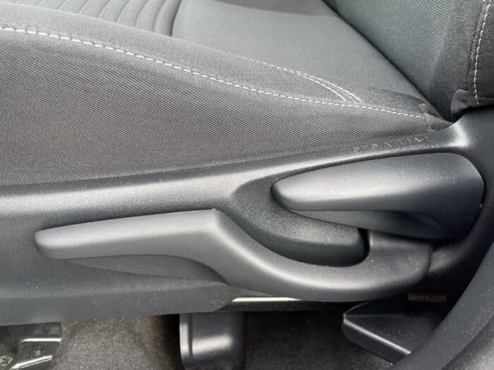 Toyota Yaris 1.3 VVTI 100ch Design Boite Automatique 5 Portes - Image 13