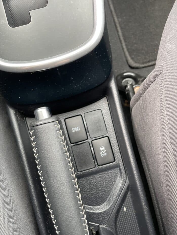 Toyota Yaris 1.3 VVTI 100ch Design Boite Automatique 5 Portes - Image 18