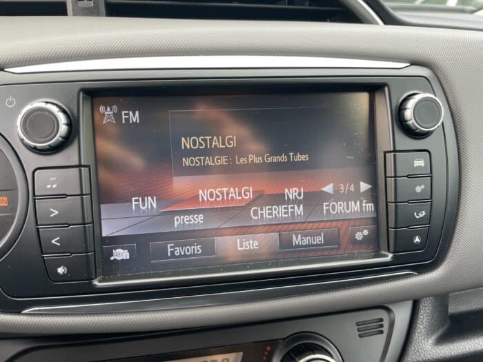 Toyota Yaris 1.3 VVTI 100ch Design Boite Automatique 5 Portes - Image 21