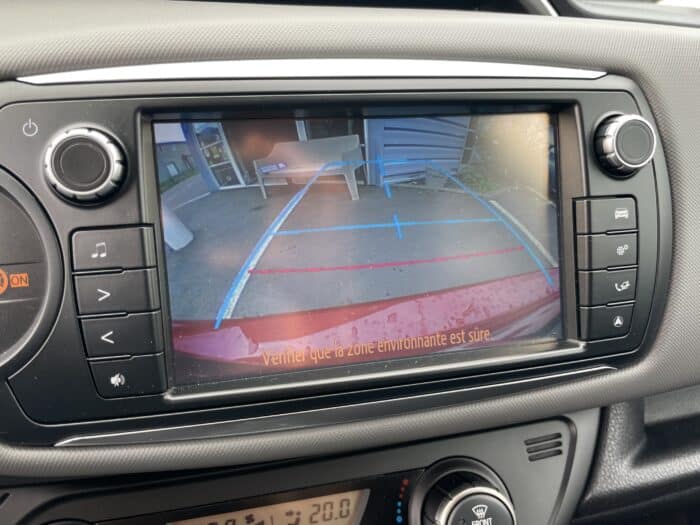 Toyota Yaris 1.3 VVTI 100ch Design Boite Automatique 5 Portes - Image 22