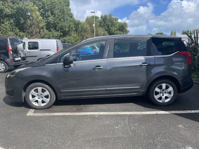 Peugeot 5008 Phase 2 1.6 BlueHDI 120ch Active Boite mécanique 6 vitesses - Image 22