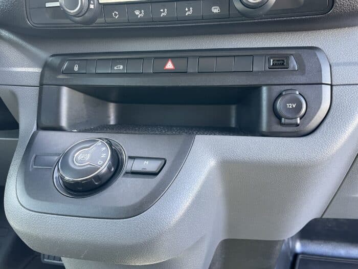 Peugeot Expert Fourgon 2.0 HDI 180CV EAT8 ASPHALT - Image 11