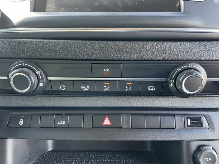 Peugeot Expert Fourgon 2.0 HDI 180CV EAT8 ASPHALT - Image 12